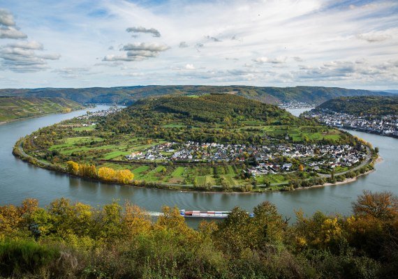 Blick auf die Rheinschleife im Herbst | © Henry Tornow/Romantischer Rhein Tourismus GmbH Blick auf die Rheinschleife im Herbst | © Henry Tornow/Romantischer Rhein Tourismus GmbH