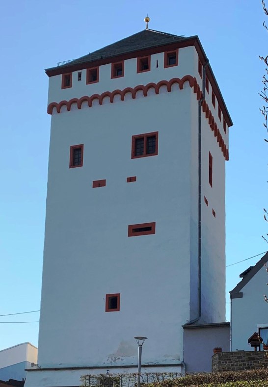 Weißer Turm im Frühling | © Kevin Kalfels Weißer Turm im Frühling | © Kevin Kalfels