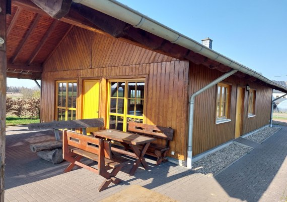 Tisch draußen | © TI Erlebnis Rheinbogen Tisch draußen | © TI Erlebnis Rheinbogen