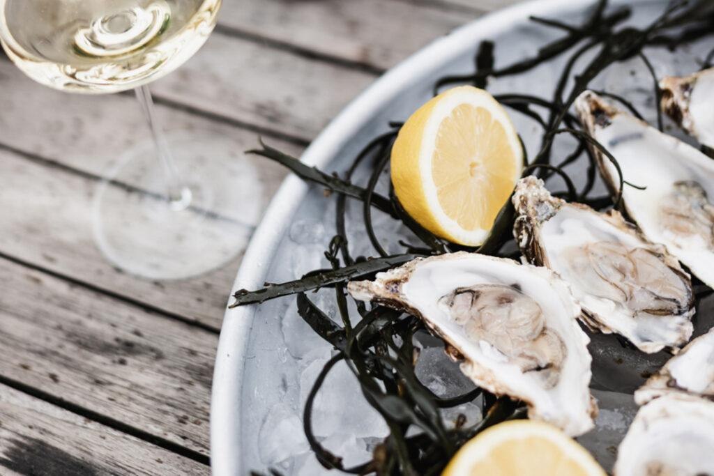 Ein-Teller-frische-Austern-mit-VAUX-Sekt_1080x720p | &copy; Sandra Fehr | Heroes of Riesling