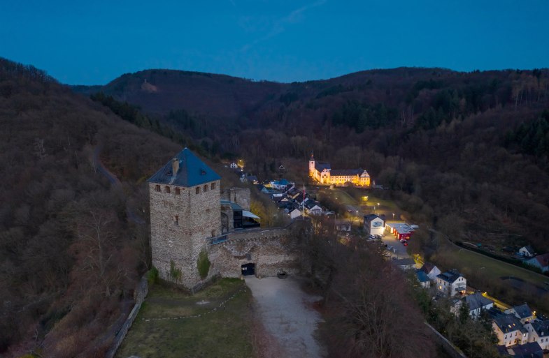 Burg Sayn am Abend | &copy; Andreas Pacek
