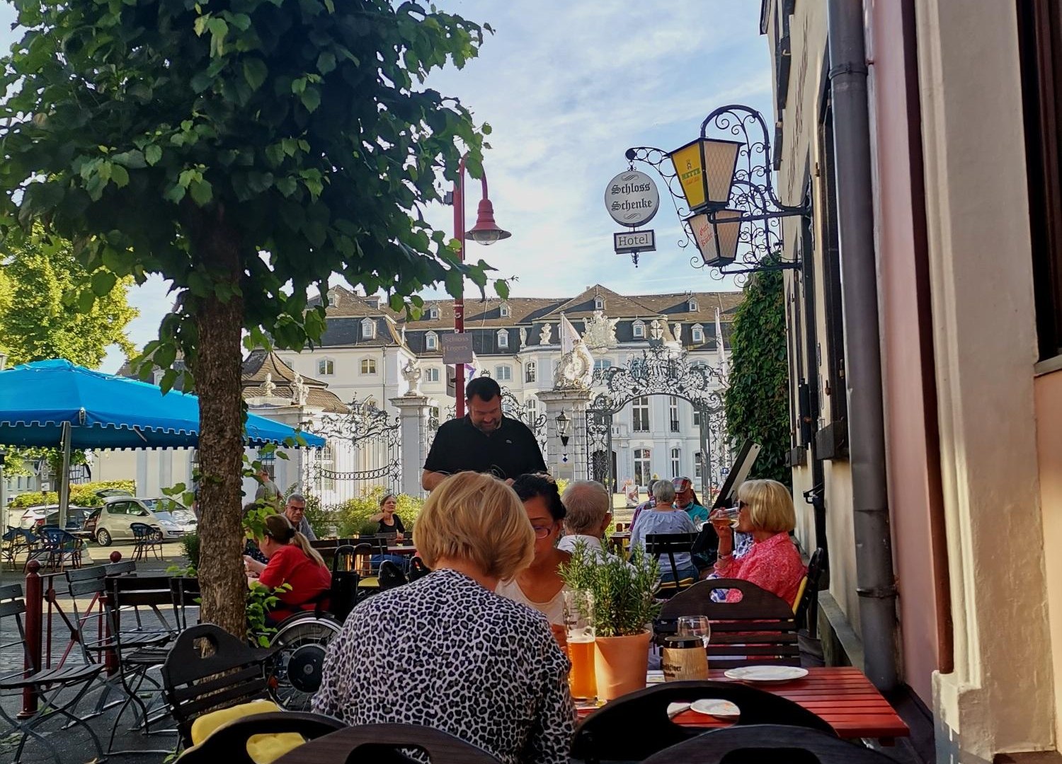 Außenplätze mit Blick auf Schloss Engers | © Rämer Außenplätze mit Blick auf Schloss Engers | © Rämer