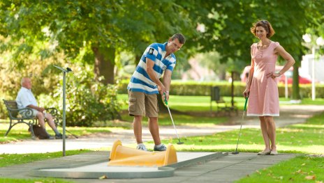 Minigolf | &copy; shapefruit