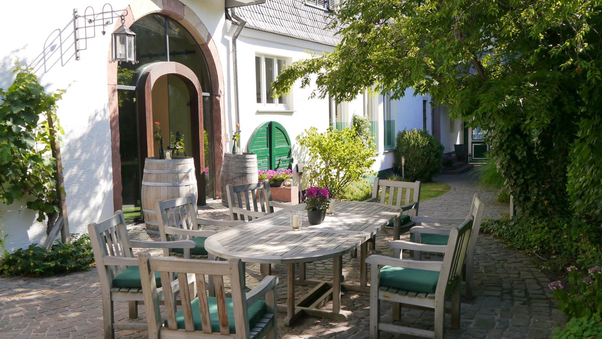 Innenhof Weingut | © Weingüter Wegeler Innenhof Weingut | © Weingüter Wegeler