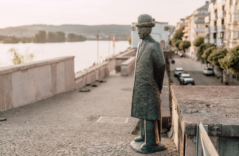 Robert-Krups-Denkmal auf dem Deich | © Zimpfer_Photography Robert-Krups-Denkmal auf dem Deich | © Zimpfer_Photography