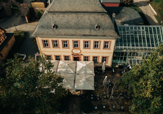 Schloss Vollrads Gutsrestaurant Drohnenansicht | &copy; Schloss Vollrads
