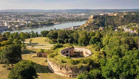 Fort Asterstein mit Festung im Hintergrund | &copy; Koblenz-Touristik GmbH / Dominik Ketz