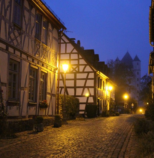 Stimmung_KF_Burg_Blauestunde_Burgstr_Nacht2019 (1) | &copy; Stadt Eltville am Rhein