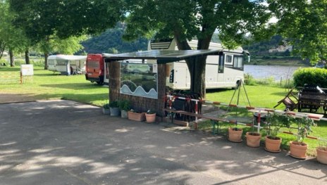 Stellplatz am Rheinufer | &copy; Campingplatz Loreleystadt