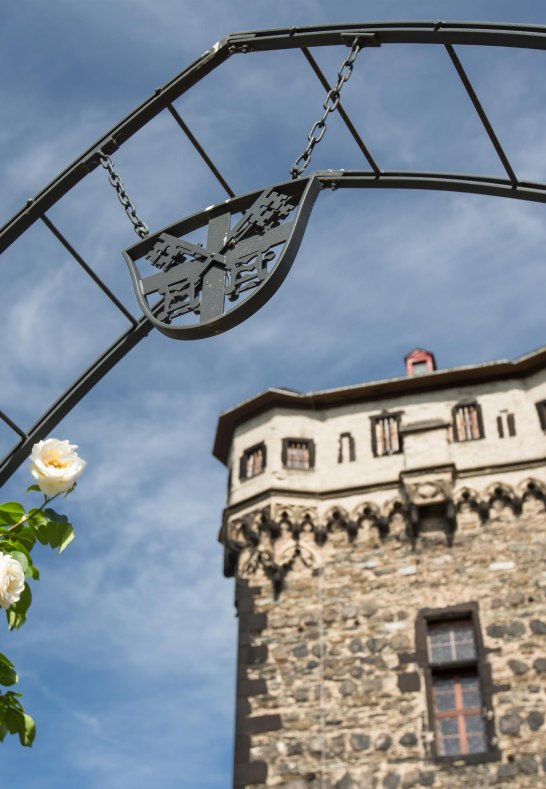 Burg mit Stadtwappen | &copy; 90 Grad Photography/Hilger & Schneider GbR