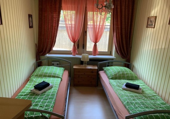 Schlafzimmer 1 | &copy; Mando Cavlovic