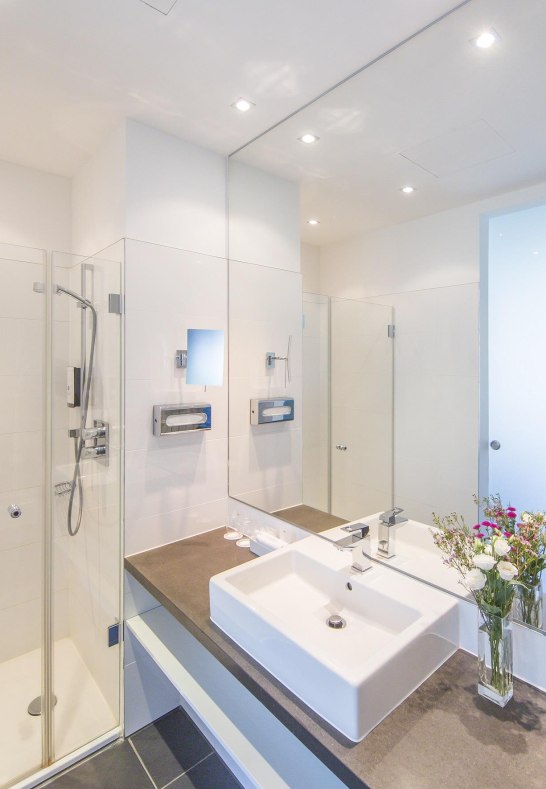 Bad_ Zimmer_HIS_Foto M. Igel | &copy; M. Igel, Hotel Im Schulhaus