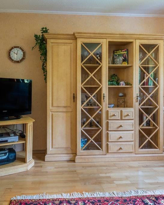 Wohnzimmer mit SAT-TV | &copy; Annel Pitzen