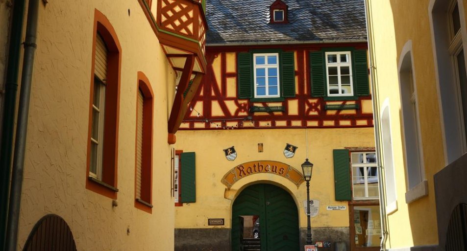 Rathaus Eingang | &copy; RNT