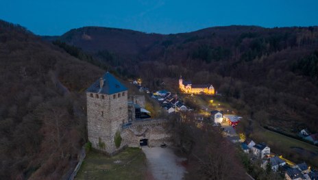 Burg Sayn am Abend | &copy; Andreas Pacek