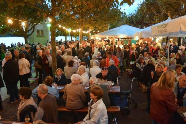 Wein probieren in Biebrich | © Wiesbaden Wein probieren in Biebrich | © Wiesbaden