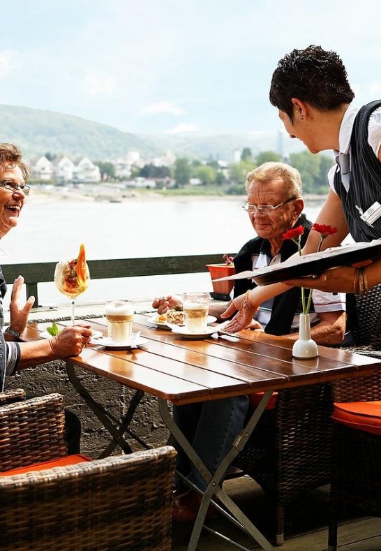 Terrasse | &copy; Rheinhotel Vier Jahreszeiten