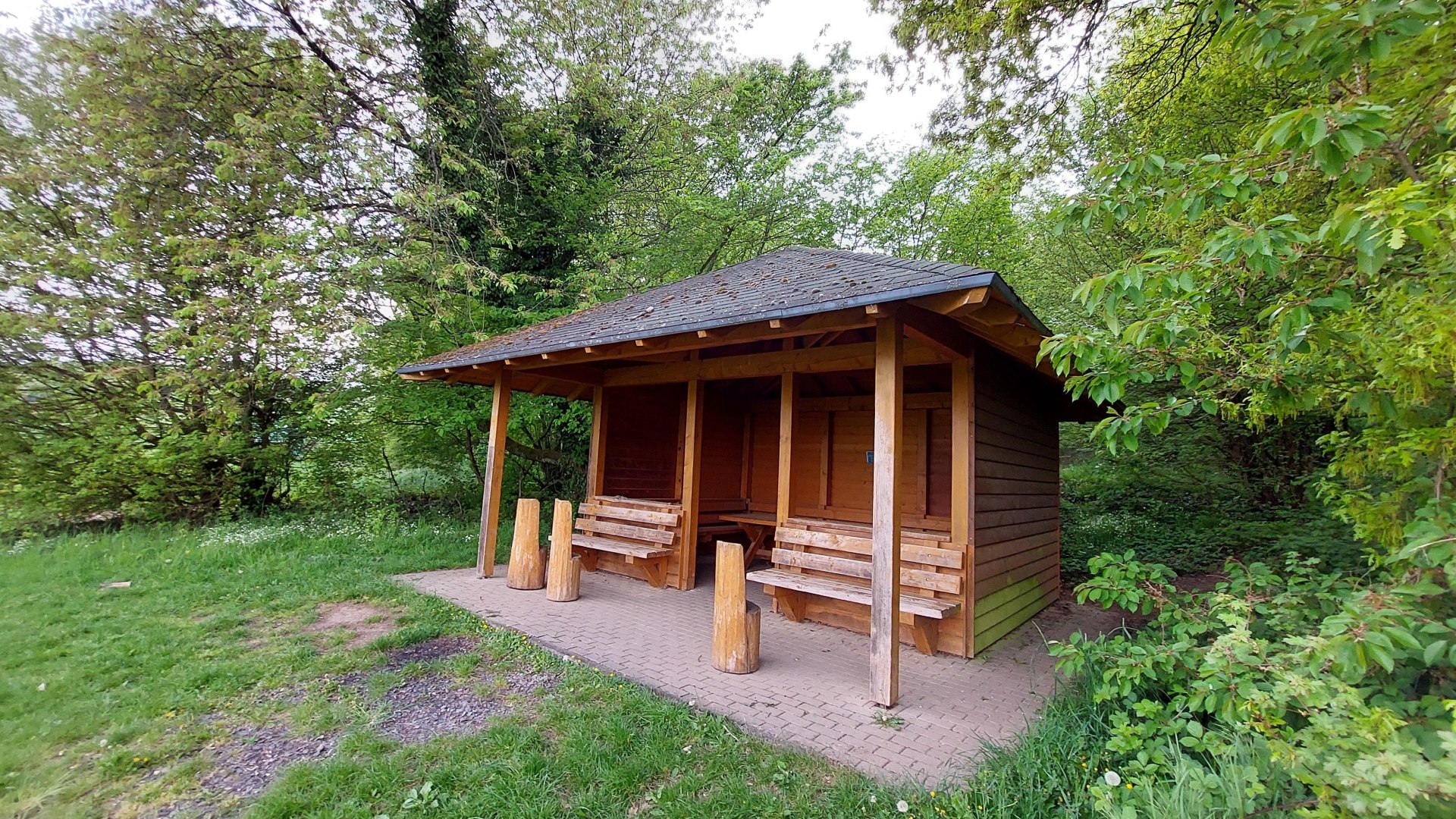 Hütte 2 | © Tourist-Info Erlebnis Rheinbogen Hütte 2 | © Tourist-Info Erlebnis Rheinbogen
