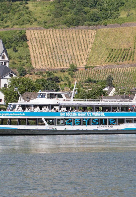 Mit dem Schiff zum Namedyer Werth | &copy; Klaus Peter Kappest