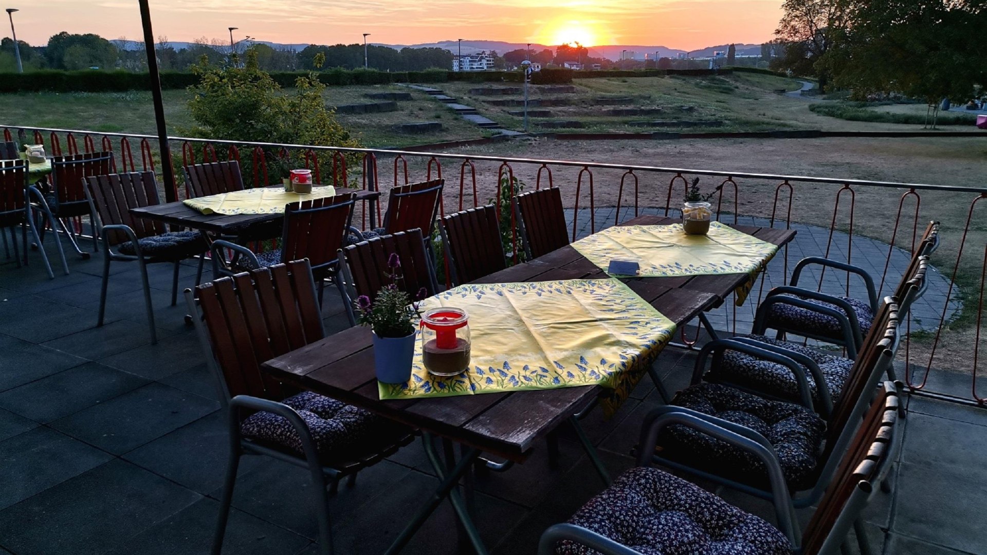 Terrasse in der Abenddämmerung | © Rämer Terrasse in der Abenddämmerung | © Rämer