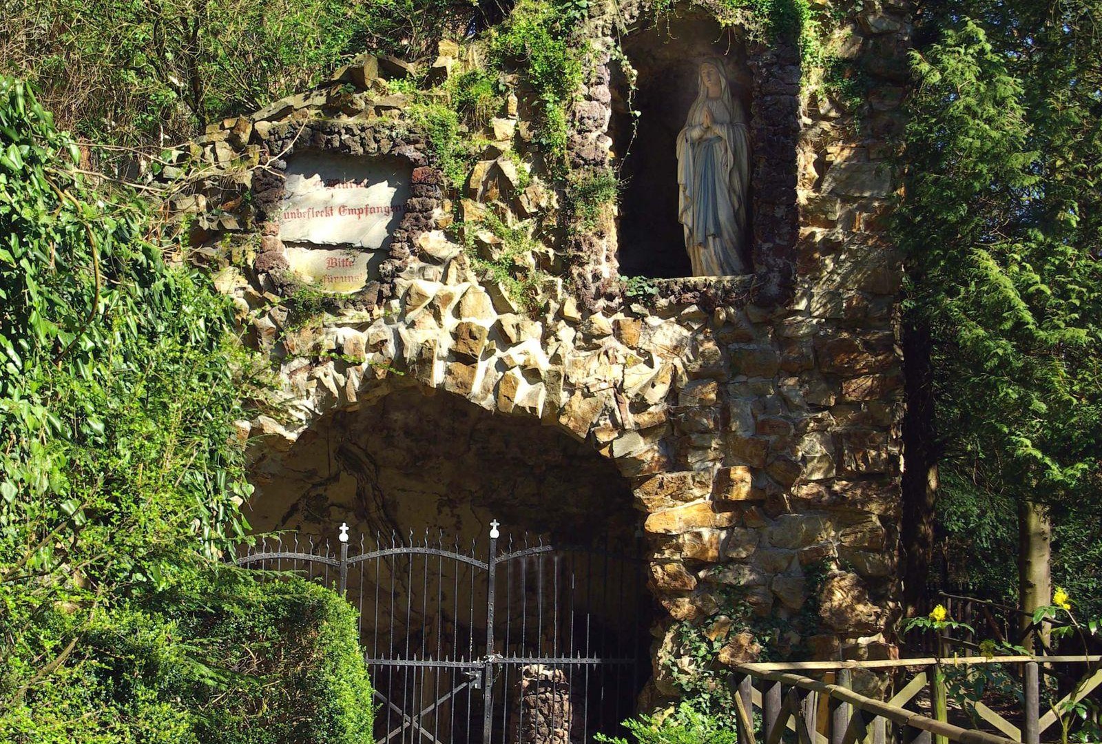 Lourdesgrotte | © Förderkreis Pfarrer Kraus-Anlagen Lourdesgrotte | © Förderkreis Pfarrer Kraus-Anlagen