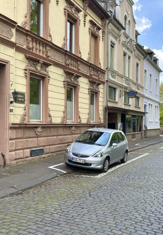 Stra&szlig;e vorm Weingut | &copy; &copy; 2025 LaBed