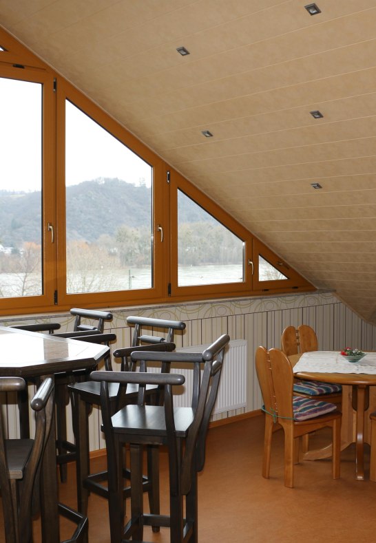 Wohn-/Esszimmer | &copy; Tourist-Info Erlebnis Rheinbogen