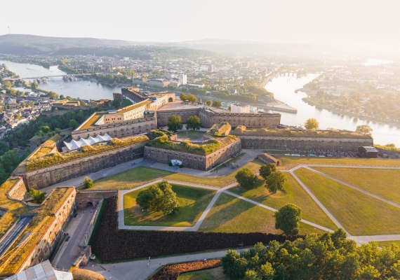 Festung Ehrenbreitstein mit Blick auf Koblenz | &copy; GDKE, Johannes Bruchhof