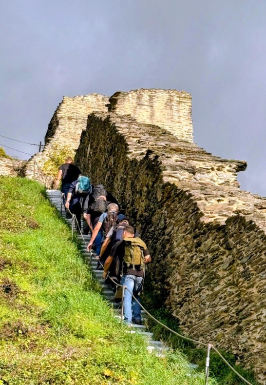 Hiking on the Middle Rhine &ndash; castle ruins & trail | &copy; Moock