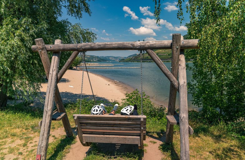 Schaukel mit Aussicht | &copy; Maximilian Semsch/Romantischer Rhein Tourismus