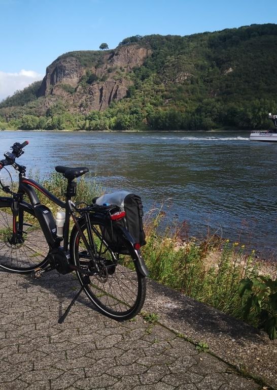 Elektrofahrrad auf dem Rheinradweg | © Leonard Pinger/Rhineland Holiday Pinger Hotels oHG Elektrofahrrad auf dem Rheinradweg | © Leonard Pinger/Rhineland Holiday Pinger Hotels oHG