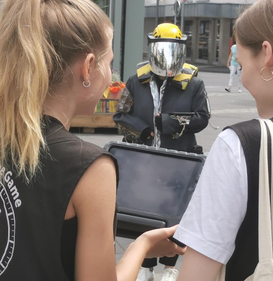 Team mit Max in der Stadt | &copy; 66 Minuten